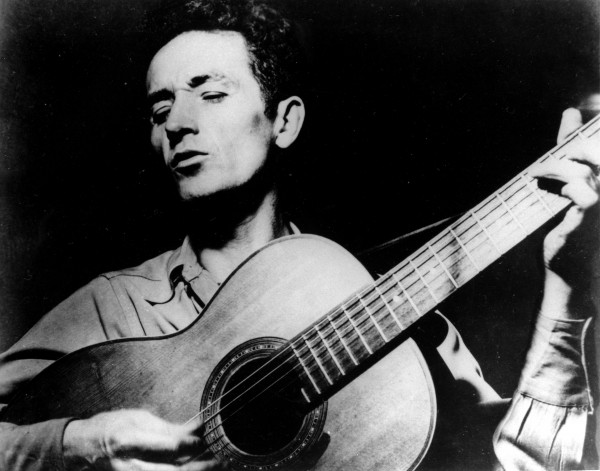 Woody Guthrie, mort de la maladie de Huntington en 1967.